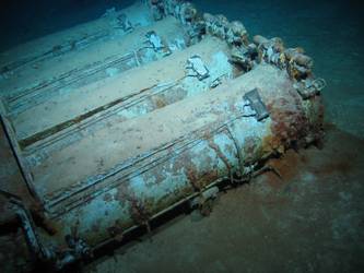 Quadruple torpedo tube mount on seabed - end caps